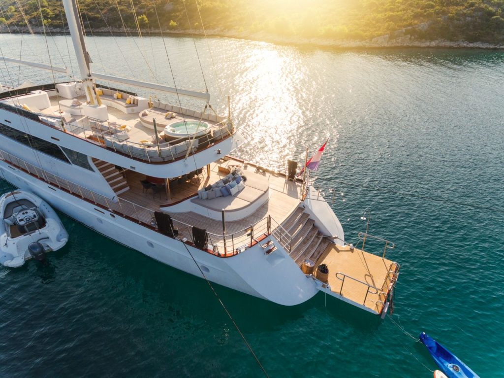 Lady Gita – Luxury Sailing Yacht