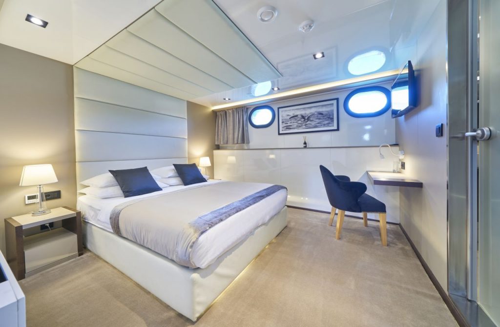 Rara Avis – Luxury Sailing Yacht