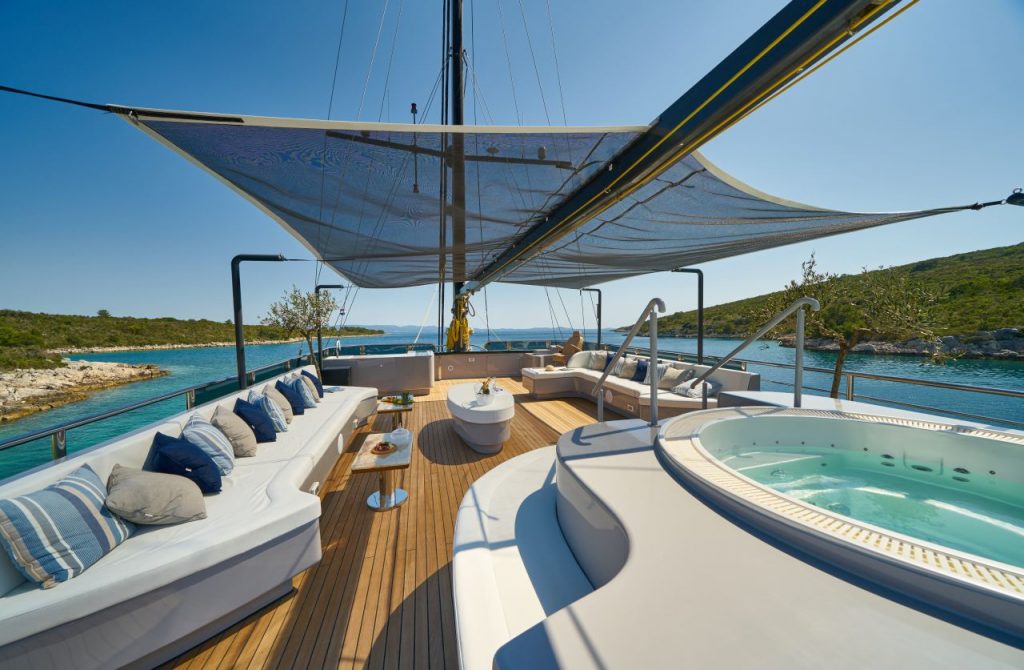 Rara Avis – Luxury Sailing Yacht