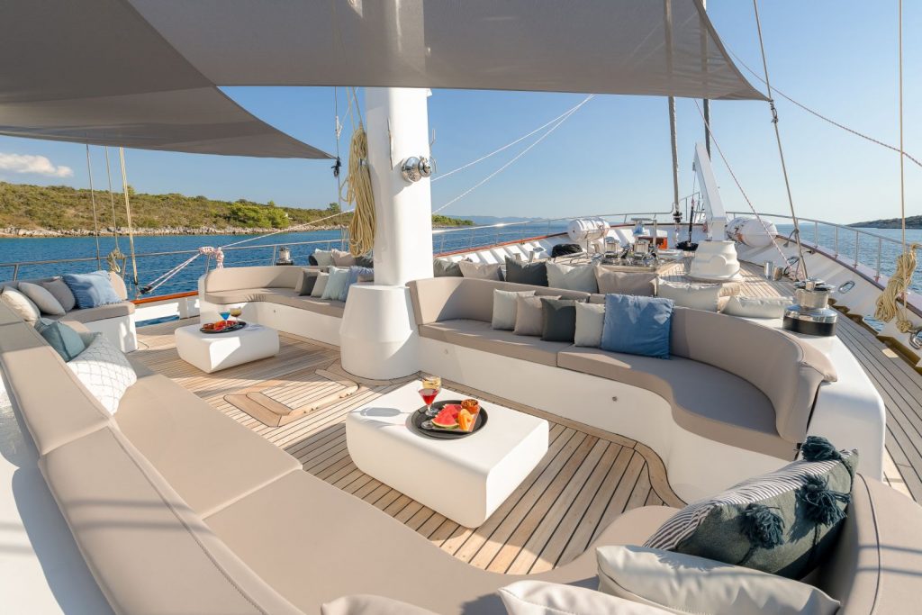 Lady Gita – Luxury Sailing Yacht