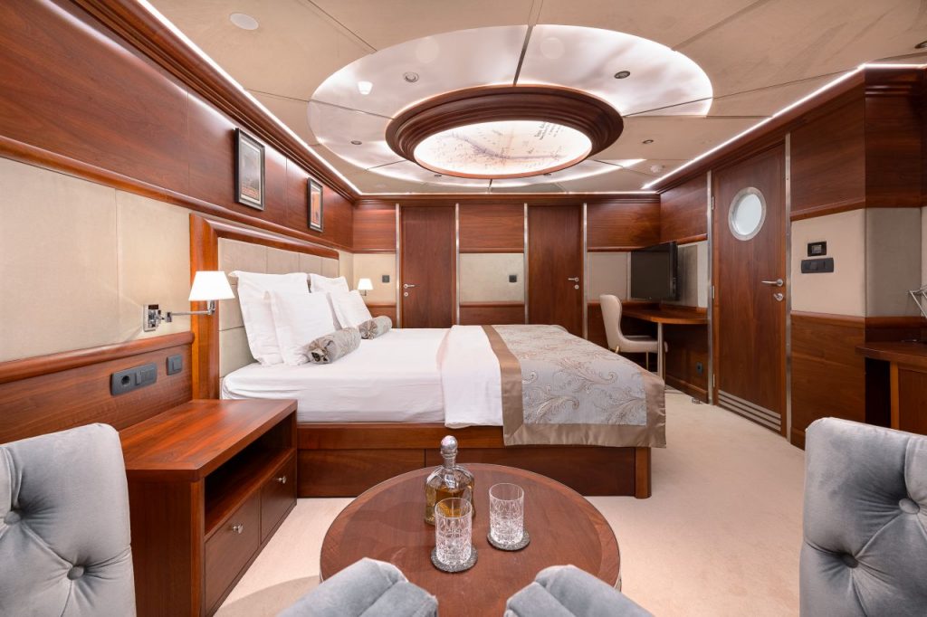 Lady Gita – Luxury Sailing Yacht