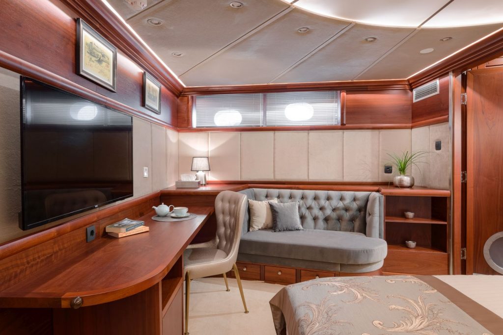 Lady Gita – Luxury Sailing Yacht