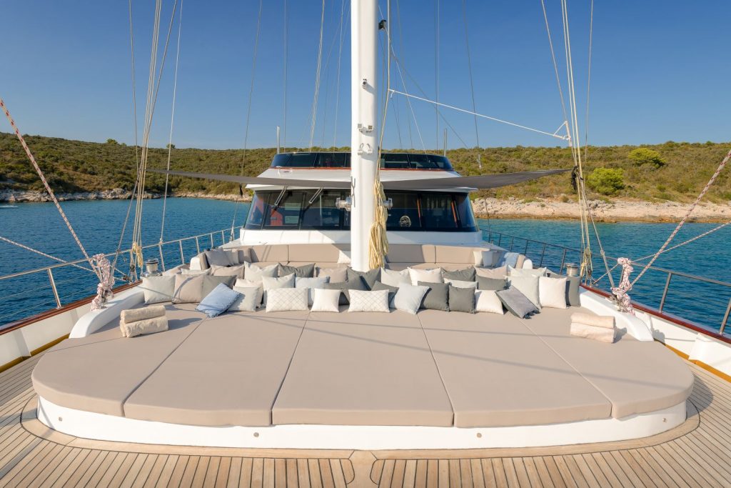 Lady Gita – Luxury Sailing Yacht